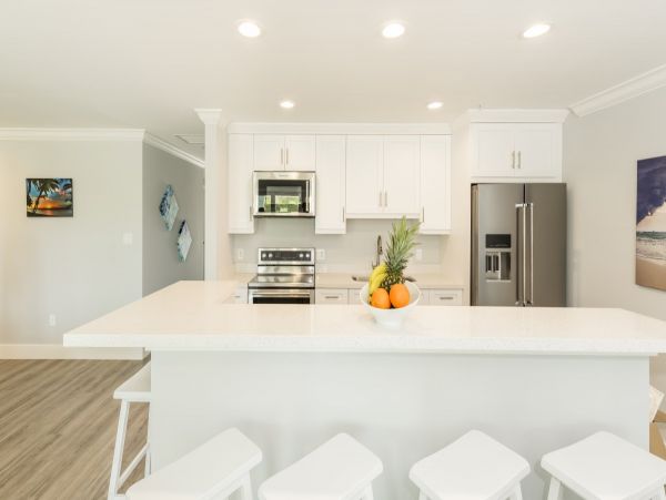 Coastal Chic 4 Bedroom Vacation Home with Modern Amenities & Shared Pool