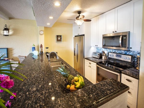 St. Thomas Vacation Condo Located On Beach 8 Guests