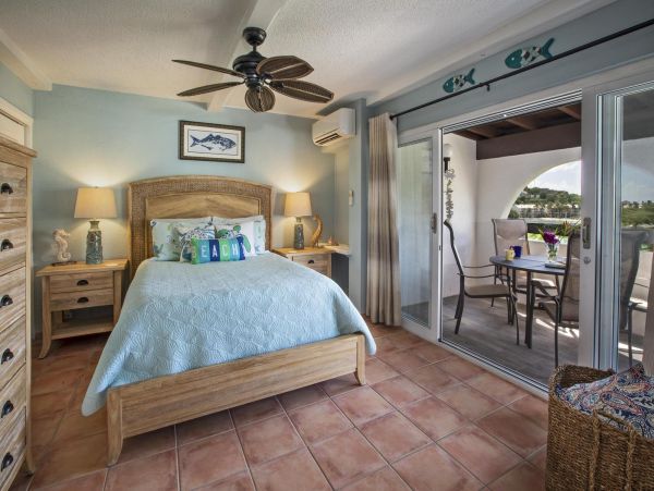 St. Thomas Vacation Condo Located On Beach 8 Guests