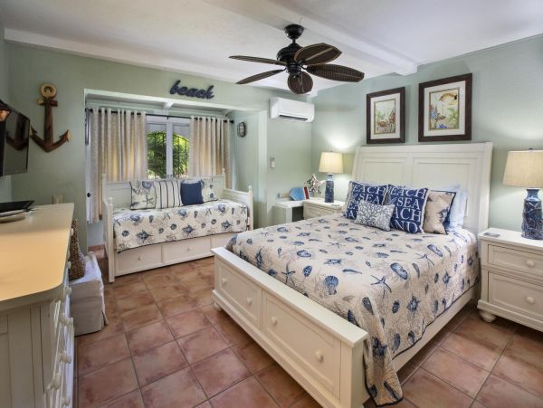 St. Thomas Vacation Condo Located On Beach 8 Guests
