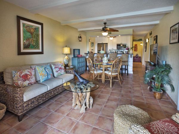 St. Thomas Vacation Condo Located On Beach 8 Guests