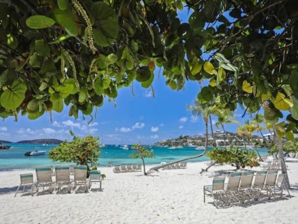 St. Thomas Vacation Condo Located On Beach 8 Guests
