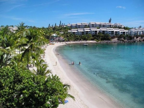 St. Thomas Vacation Condo Located On Beach 8 Guests