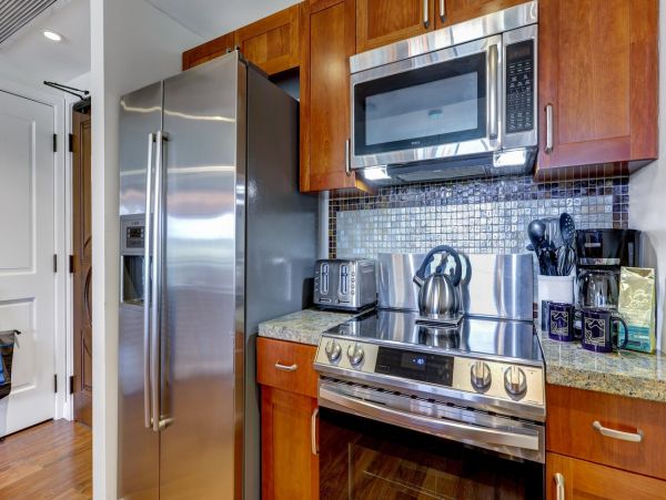 Elegant Retrat with Mountain Views & Designer Touches in Maui