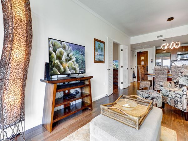 Elegant Retrat with Mountain Views & Designer Touches in Maui