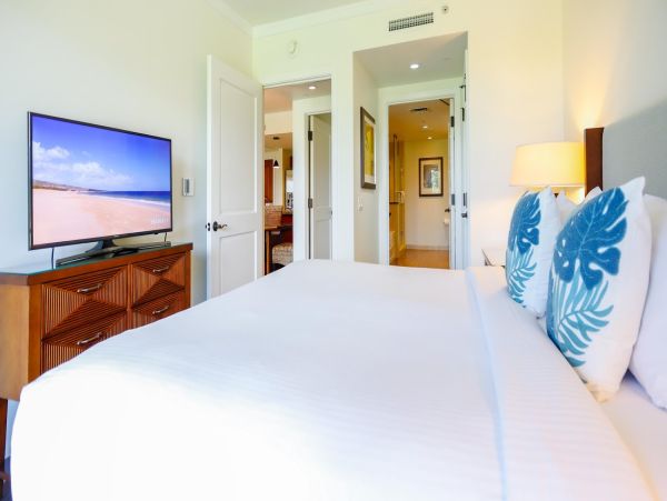 Elegant Retrat with Mountain Views & Designer Touches in Maui
