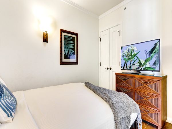 Elegant Retrat with Mountain Views & Designer Touches in Maui