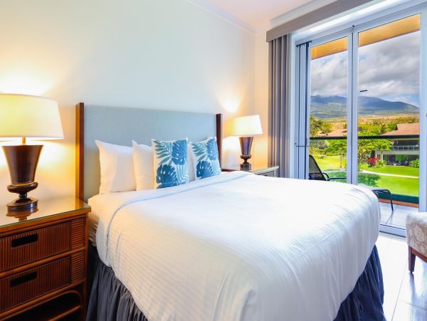 Elegant Retrat with Mountain Views & Designer Touches in Maui