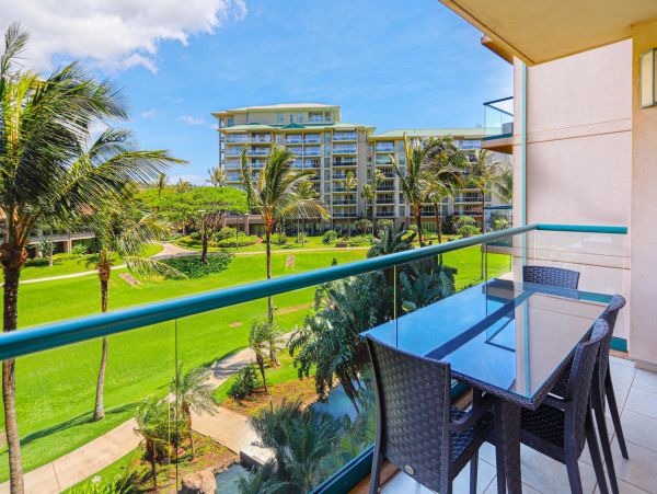 Elegant Retrat with Mountain Views & Designer Touches in Maui