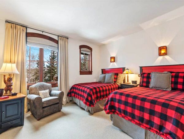 Stunning Vacation Rental Home with Mountain Views & Hot Tub
