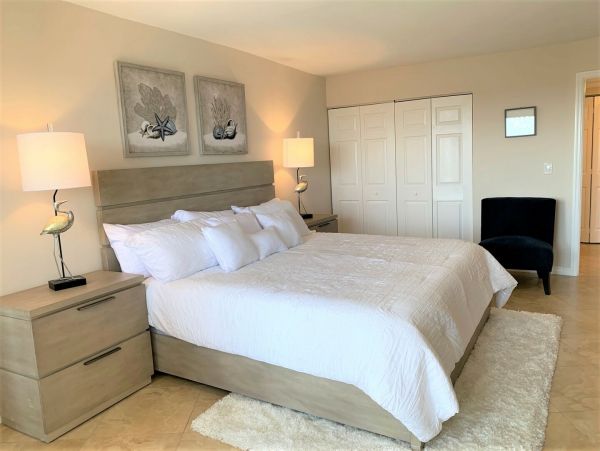 Beautiful Unit in Siesta Key with Water Views