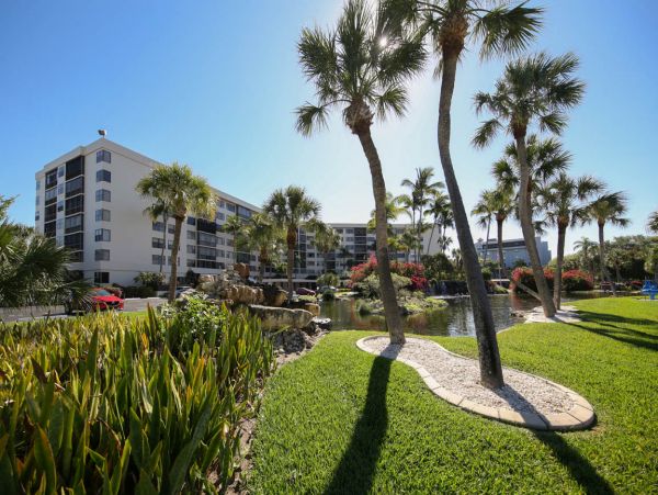 Beautiful Unit in Siesta Key with Water Views