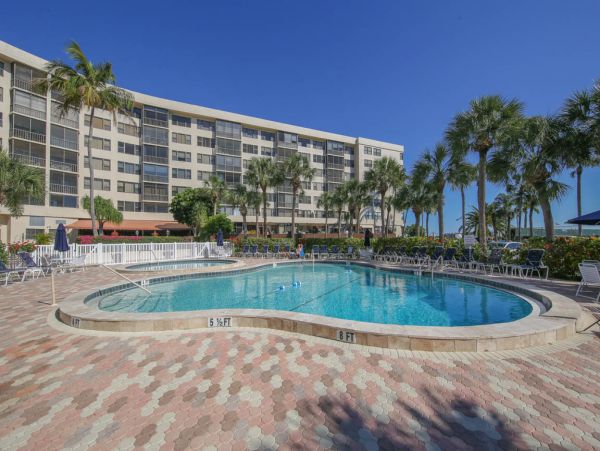 Beautiful Unit in Siesta Key with Water Views