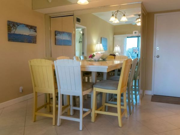Gulf Views Siesta Key Vacation Condo Walk to Beach