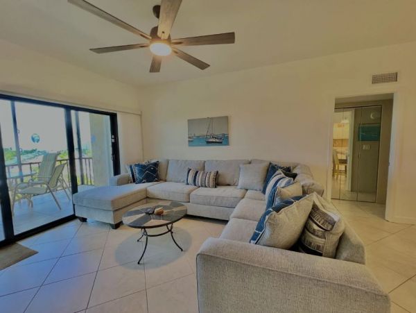 Gulf Views Siesta Key Vacation Condo Walk to Beach