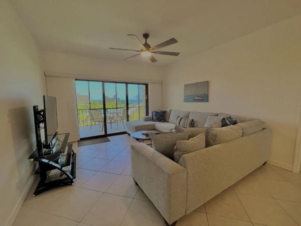 Gulf Views Siesta Key Vacation Condo Walk to Beach