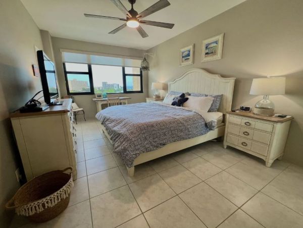 Gulf Views Siesta Key Vacation Condo Walk to Beach