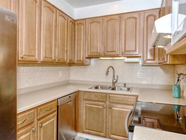 Top Floor 2 Bedroom Penthouse with Bay View
