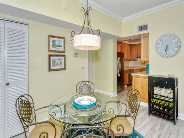 Top Floor 2 Bedroom Penthouse with Bay View