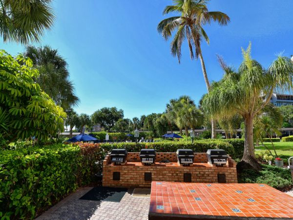 Top Floor 2 Bedroom Penthouse with Bay View