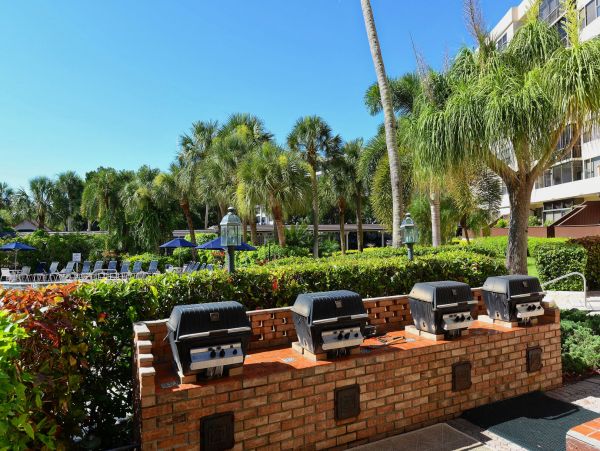 Top Floor 2 Bedroom Penthouse with Bay View