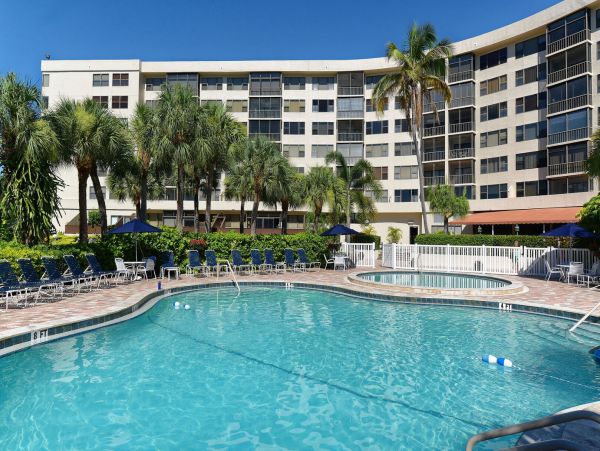 Top Floor 2 Bedroom Penthouse with Bay View