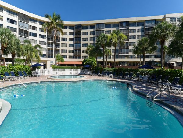 Top Floor 2 Bedroom Penthouse with Bay View
