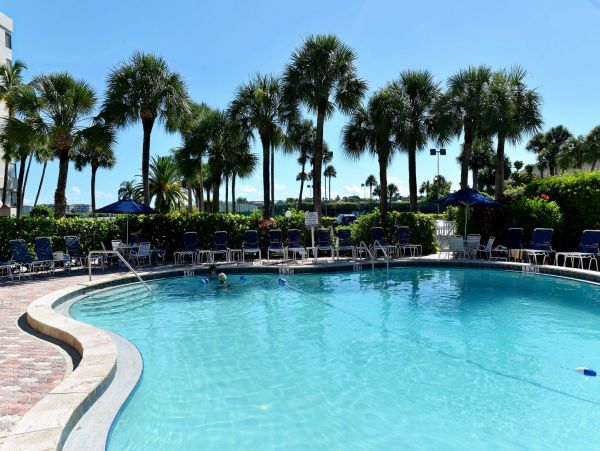 Top Floor 2 Bedroom Penthouse with Bay View
