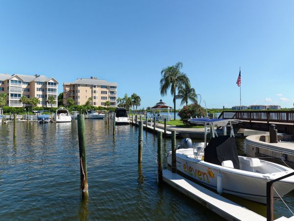 Top Floor 2 Bedroom Penthouse with Bay View