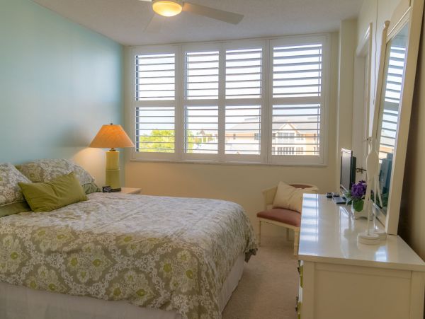 Siesta Key Vacation Condo Two Bedroom Walk to Beach