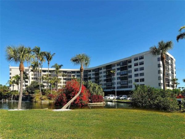 Lovely 2 Bedroom Condo in Siesta Key Short Walk to Beach