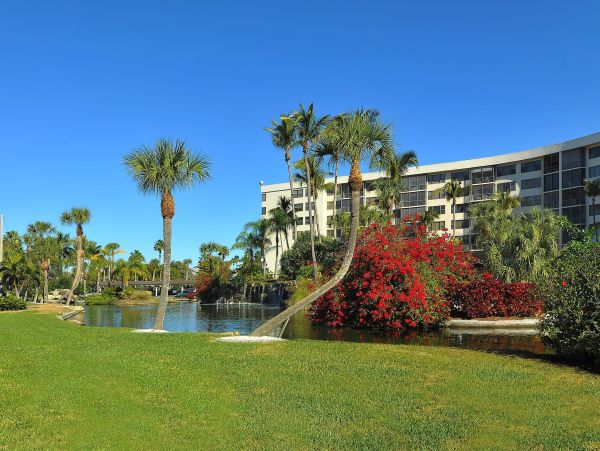 Lovely 2 Bedroom Condo in Siesta Key Short Walk to Beach