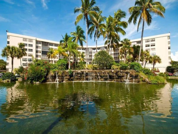 Lovely 2 Bedroom Condo in Siesta Key Short Walk to Beach