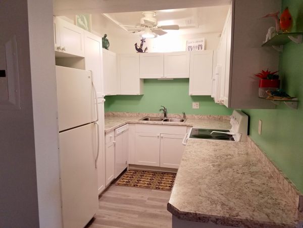 Lovely 2 Bedroom Condo in Siesta Key Short Walk to Beach
