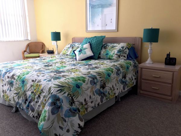 Lovely 2 Bedroom Condo in Siesta Key Short Walk to Beach