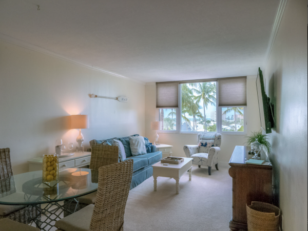 Remodeled Walk to Beach Siesta Vacation Condo