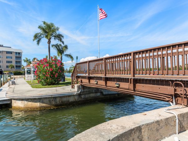 Remodeled Walk to Beach Siesta Vacation Condo