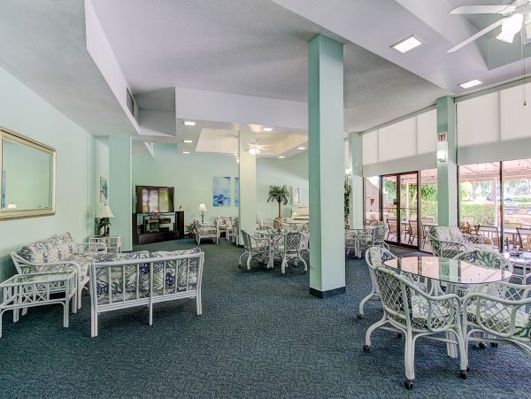 Remodeled Walk to Beach Siesta Vacation Condo