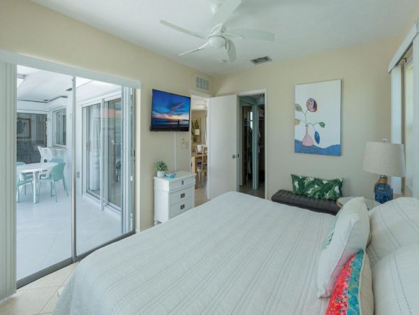 Three Bedroom Marco Island Home Private Pool Sleeps 8 Guests