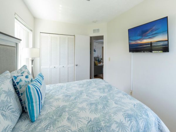 Three Bedroom Marco Island Home Private Pool Sleeps 8 Guests
