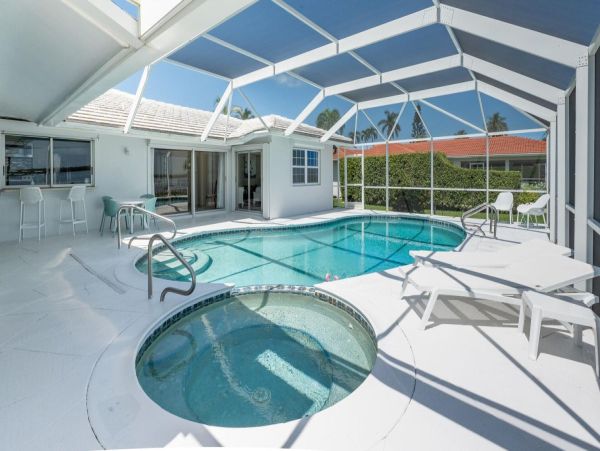 Three Bedroom Marco Island Home Private Pool Sleeps 8 Guests
