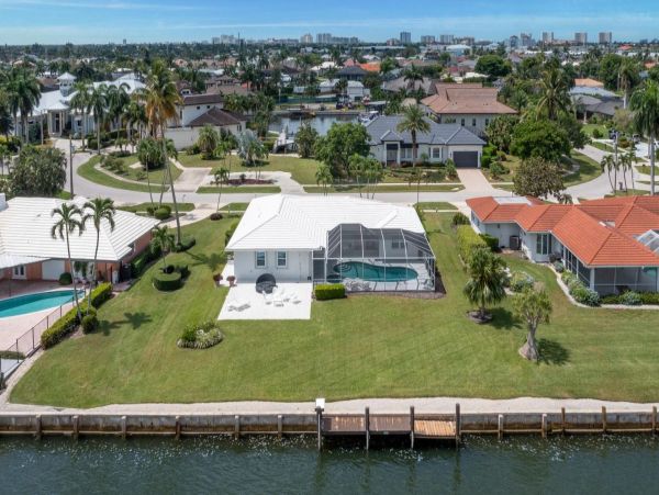 Three Bedroom Marco Island Home Private Pool Sleeps 8 Guests