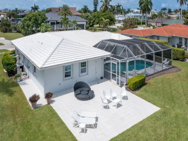 Three Bedroom Marco Island Home Private Pool Sleeps 8 Guests