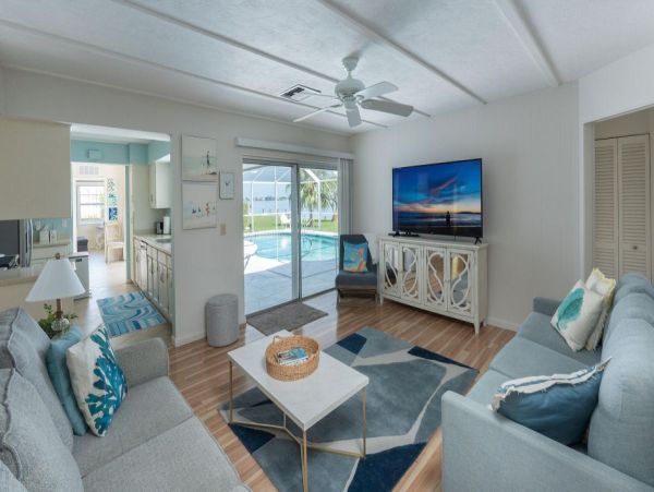 Three Bedroom Marco Island Home Private Pool Sleeps 8 Guests