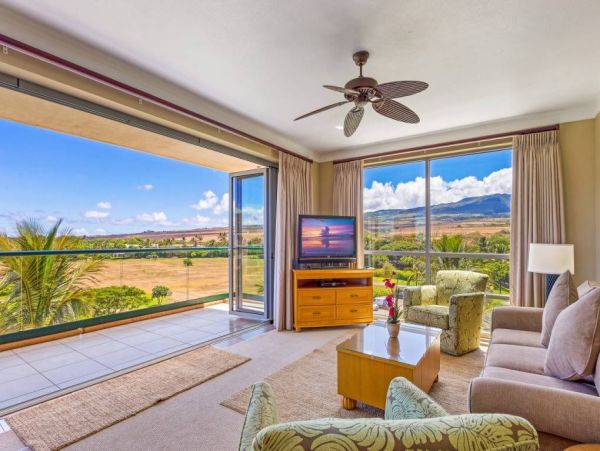 Lovely 2 Bedroom Condo with Ocean Views