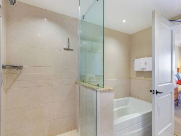 Lovely 2 Bedroom Condo with Ocean Views