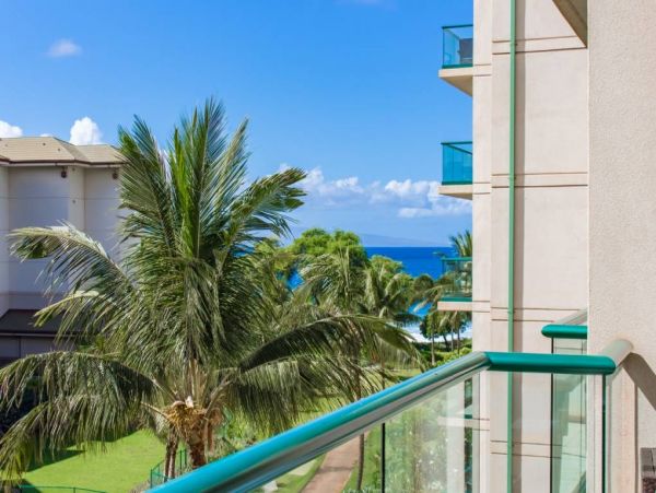 A Large Lanai and Beautiful Interior Maui