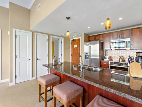 Walk Out Luxury Maui Vacation Style Villa/Suite