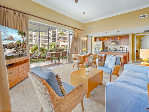 Maui Oceanfront Vacation Rental Luxury Resort Suite with Ocean Views