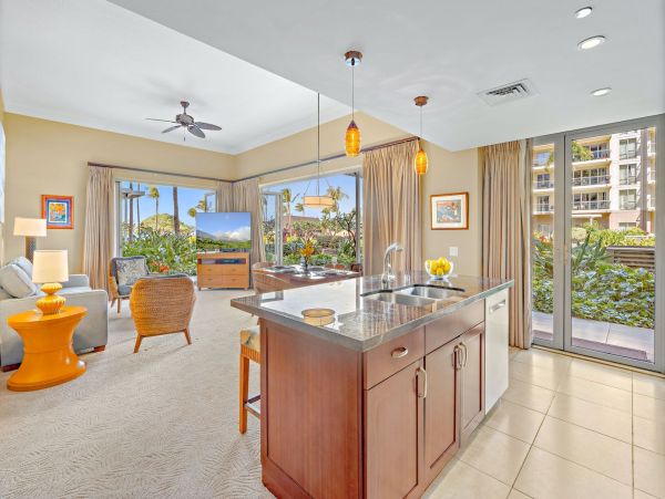 Maui Oceanfront Vacation Rental Luxury Resort Suite with Ocean Views
